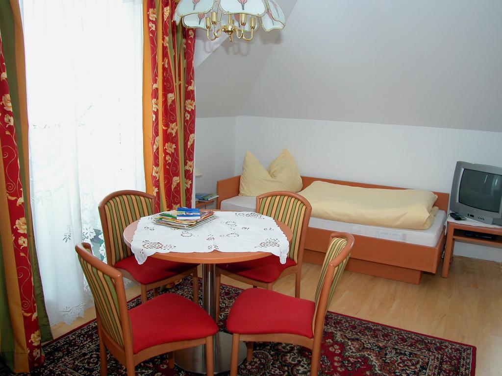 Pension Hiesel-Villa Untersbergblick Anthering Rum bild