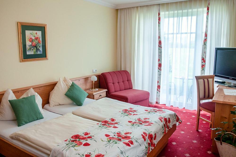 Pension Hiesel-Villa Untersbergblick Anthering Exteriör bild