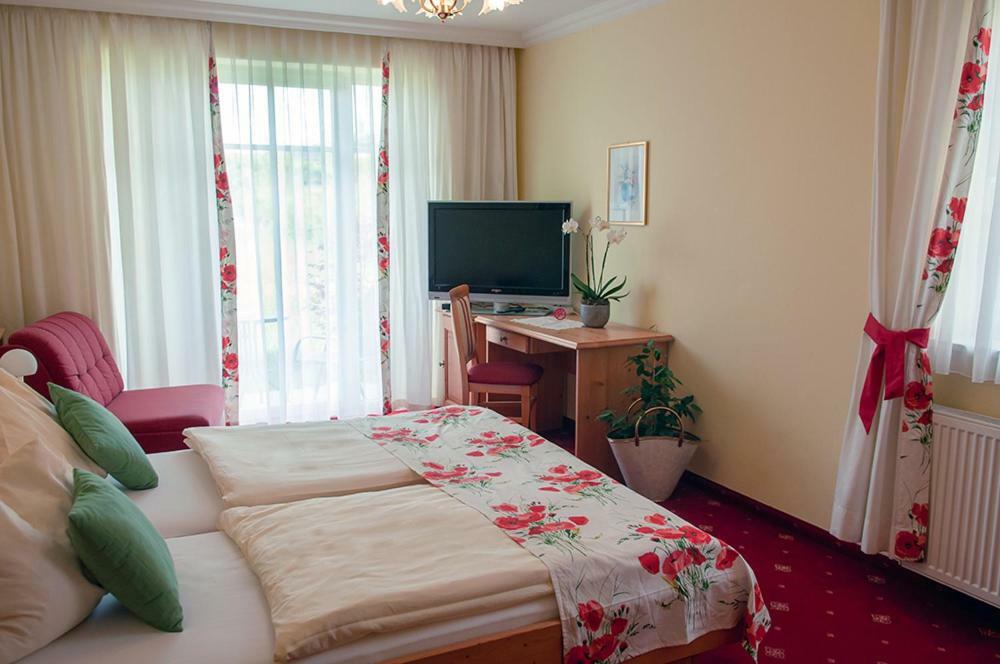 Pension Hiesel-Villa Untersbergblick Anthering Exteriör bild