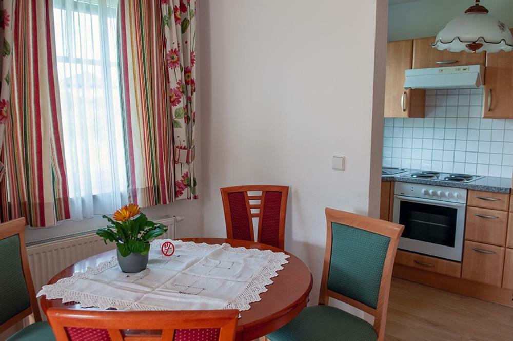 Pension Hiesel-Villa Untersbergblick Anthering Exteriör bild