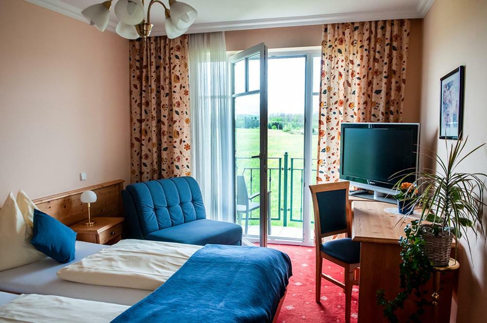 Pension Hiesel-Villa Untersbergblick Anthering Exteriör bild