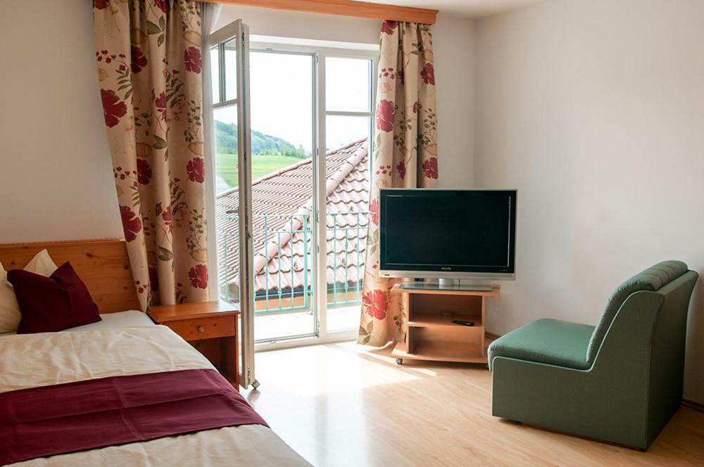 Pension Hiesel-Villa Untersbergblick Anthering Exteriör bild
