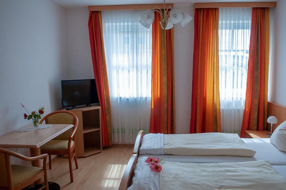 Pension Hiesel-Villa Untersbergblick Anthering Exteriör bild