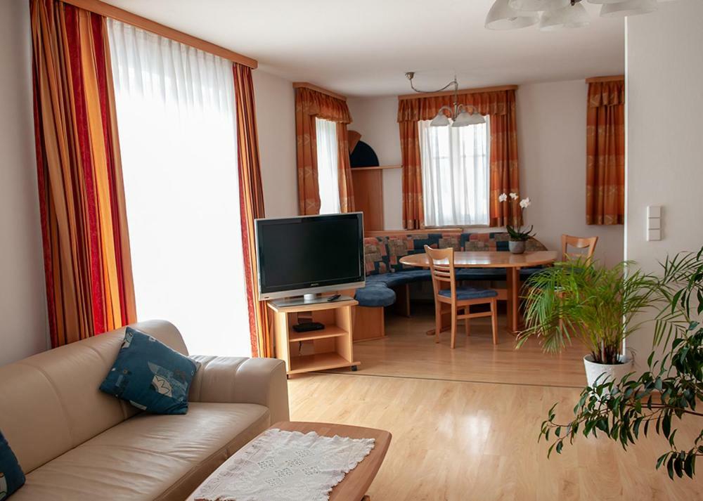 Pension Hiesel-Villa Untersbergblick Anthering Exteriör bild