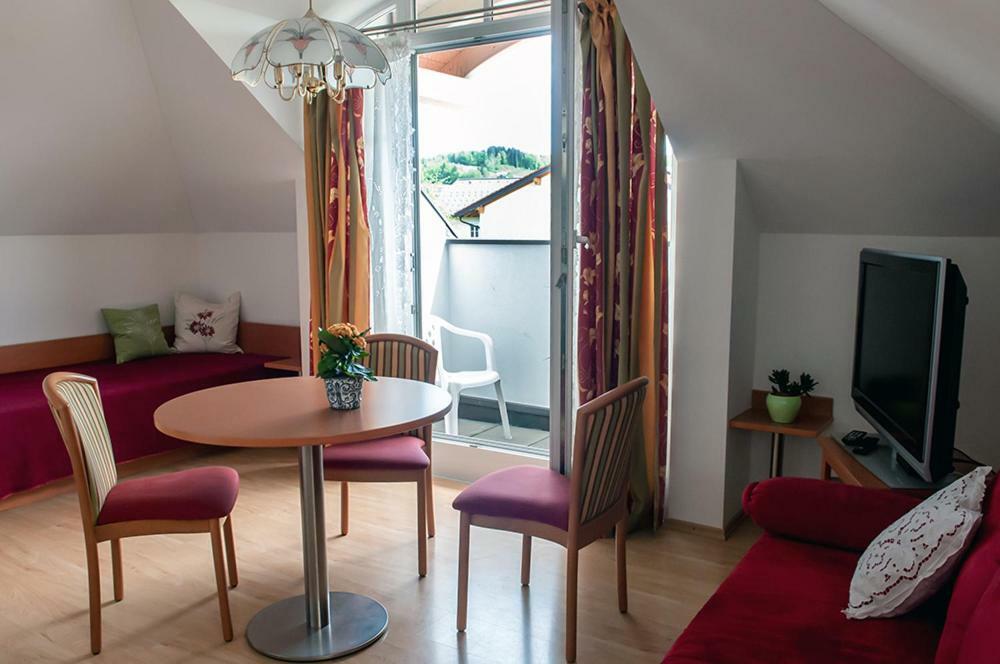 Pension Hiesel-Villa Untersbergblick Anthering Exteriör bild